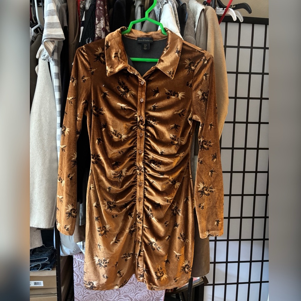 House of Harlow 1960 Velvet like Floral Dress in Goldish Brown